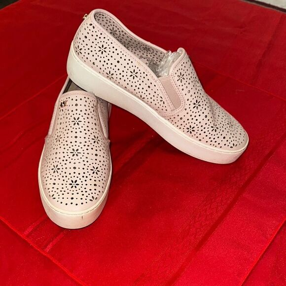 Michael Kors Pale Pink Perforated Slip-On Sneakers Size 8 - Picture 1 of 11